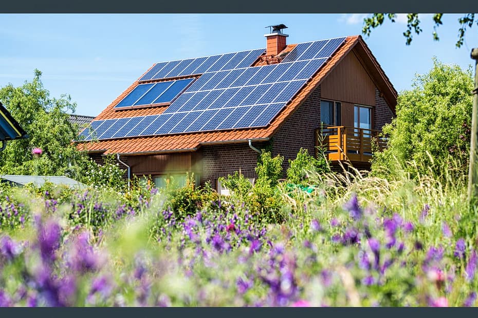 Off-grid solar house